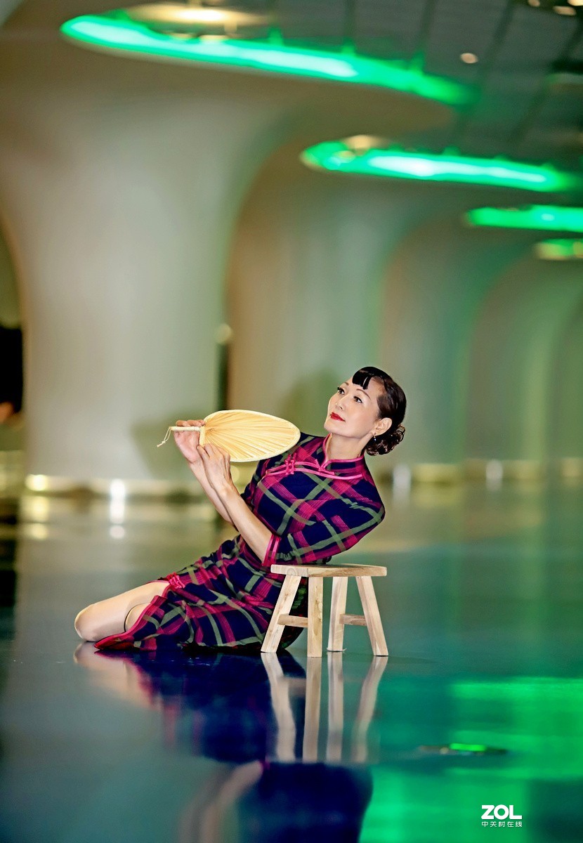 舞蹈达人----板凳与扇子