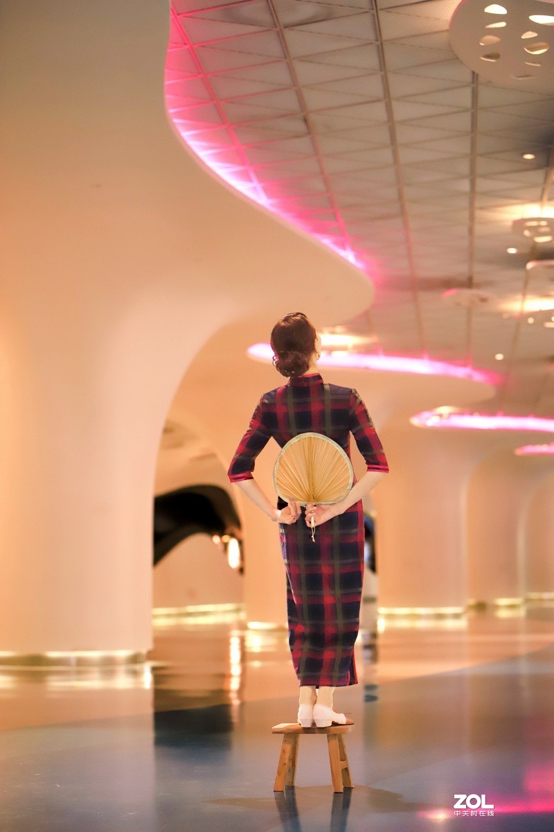 舞蹈达人----板凳与扇子