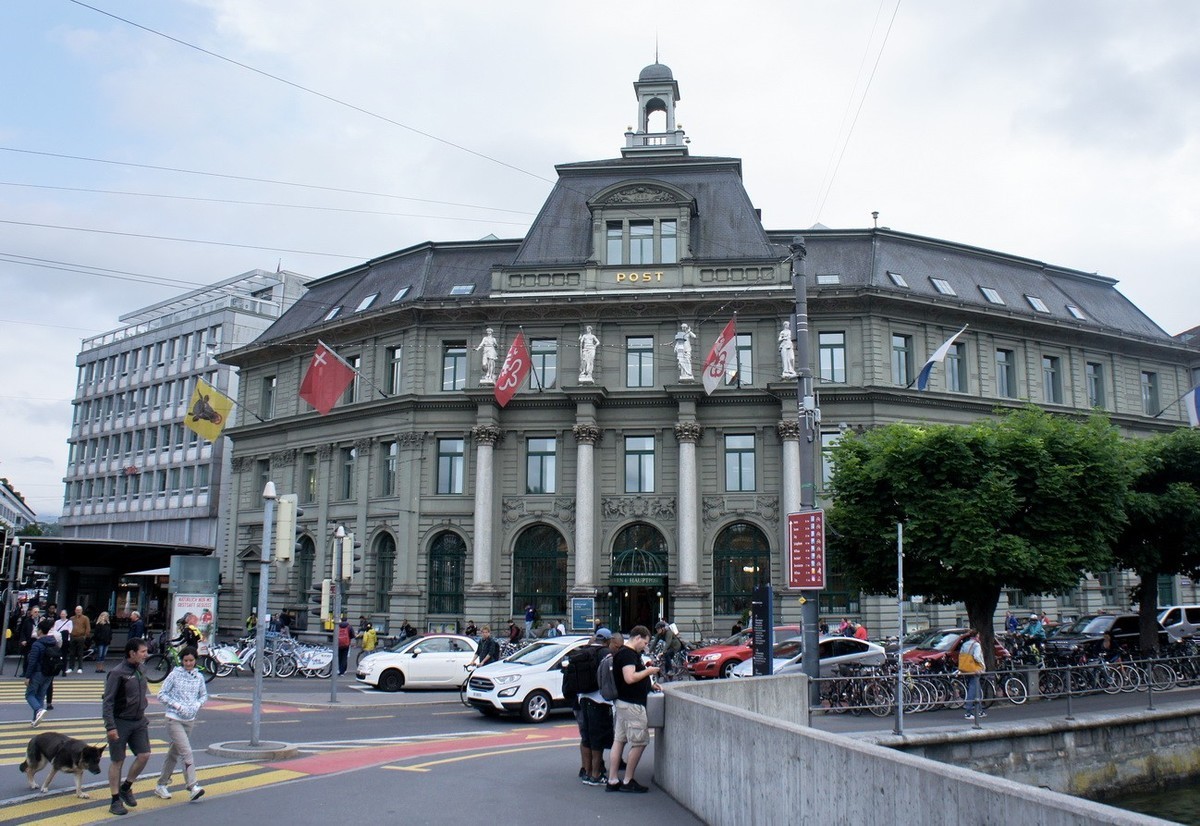 2019-06-06 瑞士旅行： Luzern火车站后面真实的街道