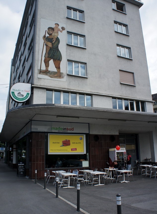 2019-06-06 瑞士旅行： Luzern火车站后面真实的街道