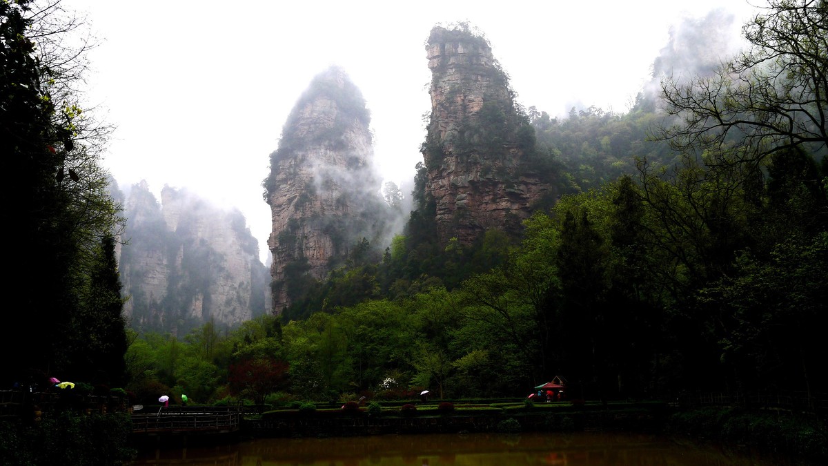 烟雨迷濛张家界