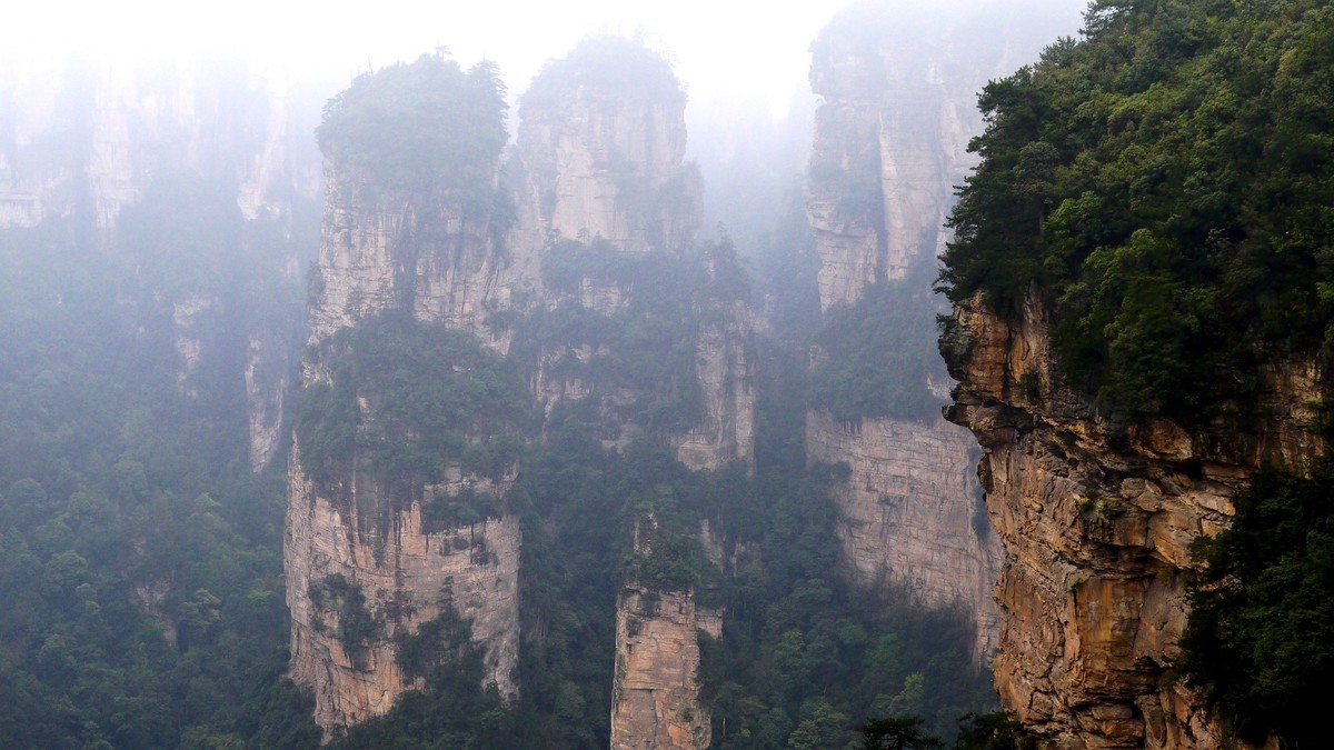 烟雨迷濛张家界