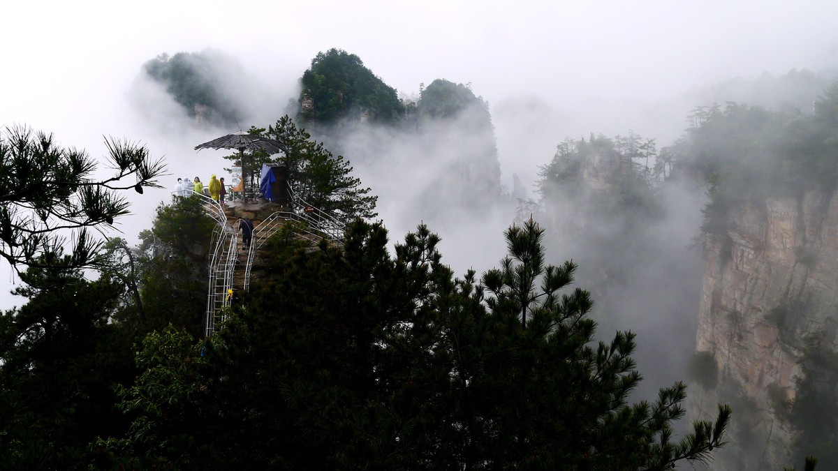 烟雨迷濛张家界