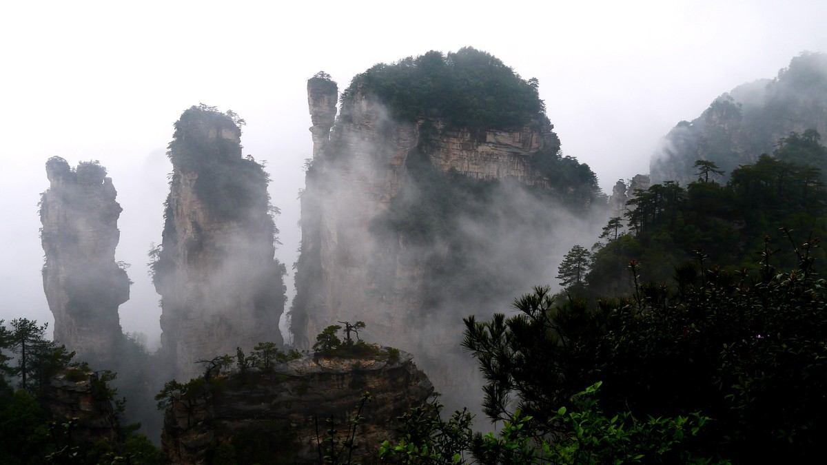 烟雨迷濛张家界