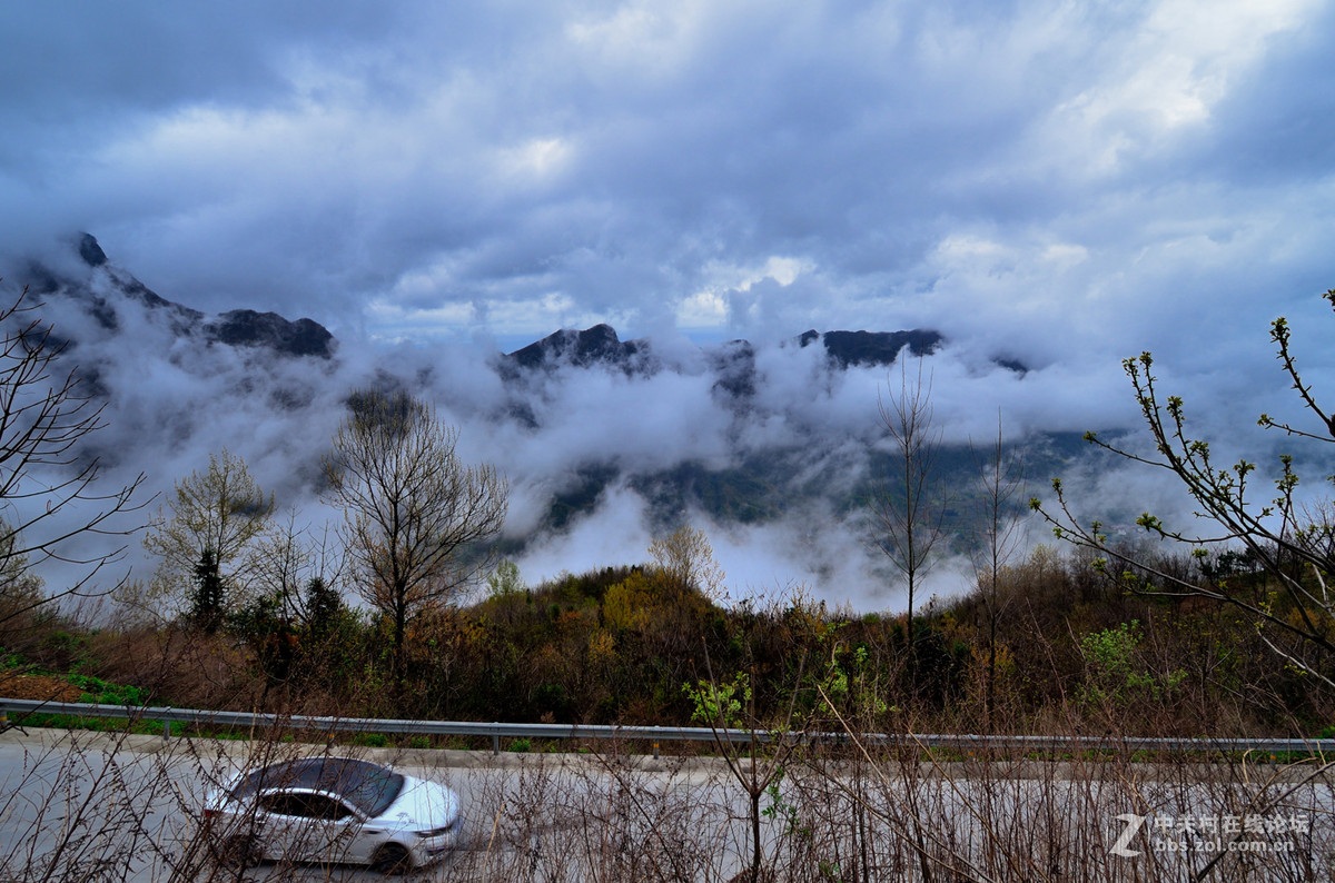 云雾缭绕风堰古梯田