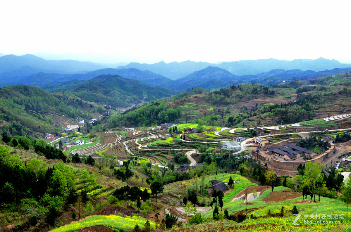 云雾缭绕风堰古梯田