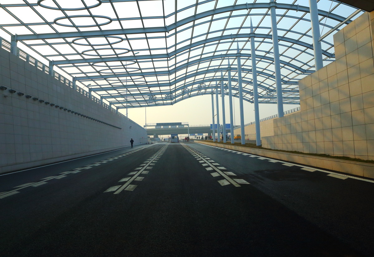 天津塘沽中央大道海河隧道终于开通了