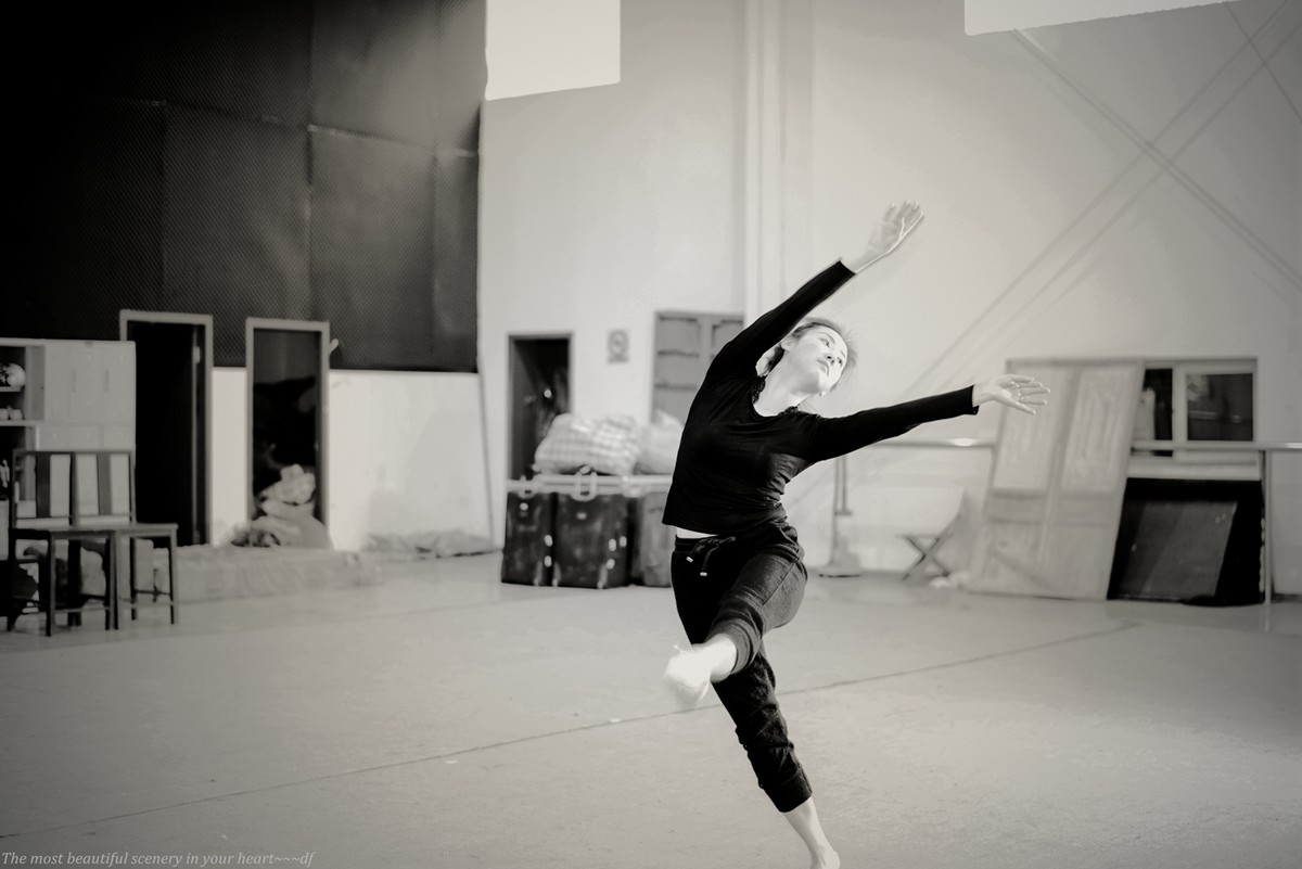 练功房美女《青春留影》～～～