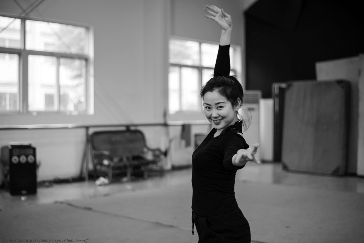 练功房美女《青春留影》～～～