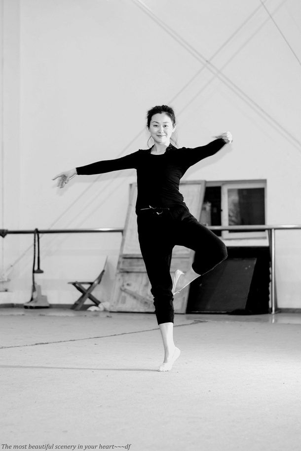 练功房美女《青春留影》～～～