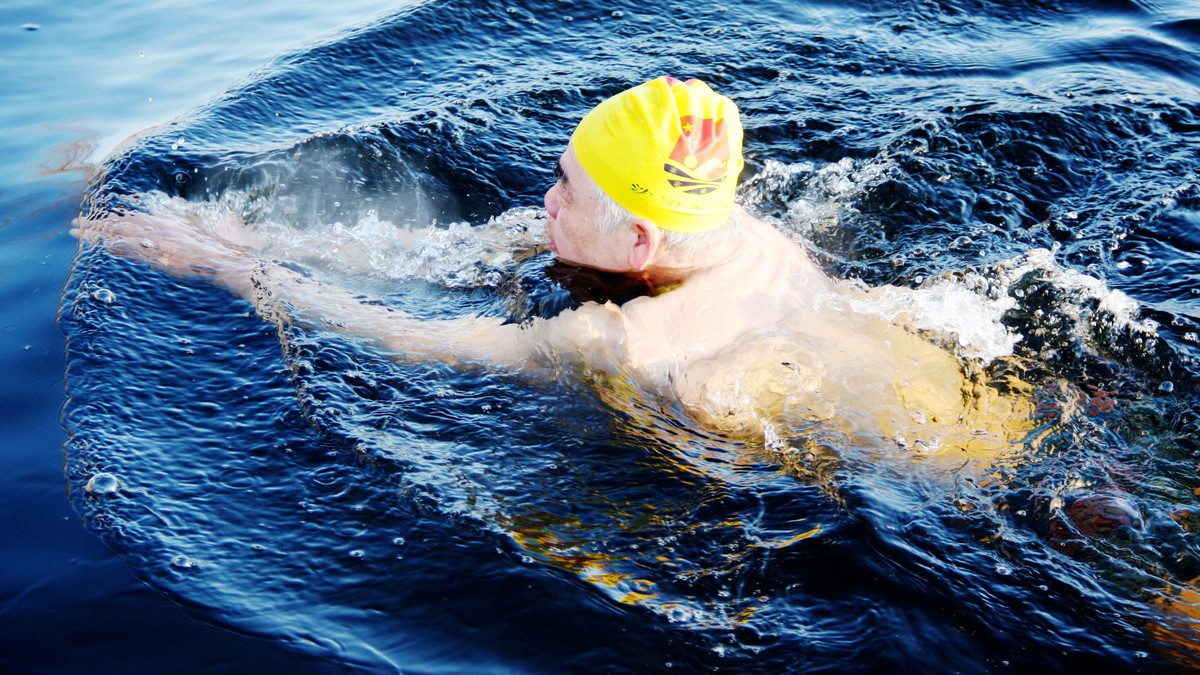 2015年元月2日拍摄 沈阳北陵公园 冬泳队的 新习作    祝福各位师友新年快乐 万事如意