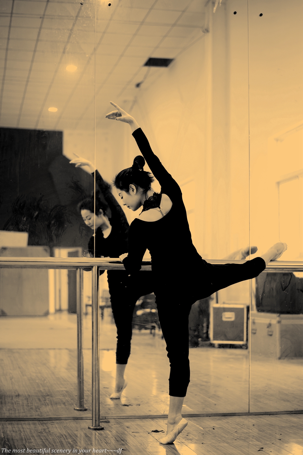 练功房美女《青春留影》～～～