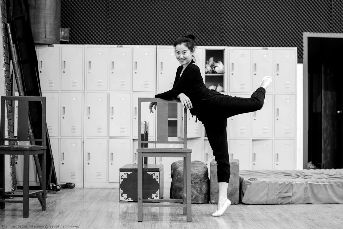 练功房美女《青春留影》～～～