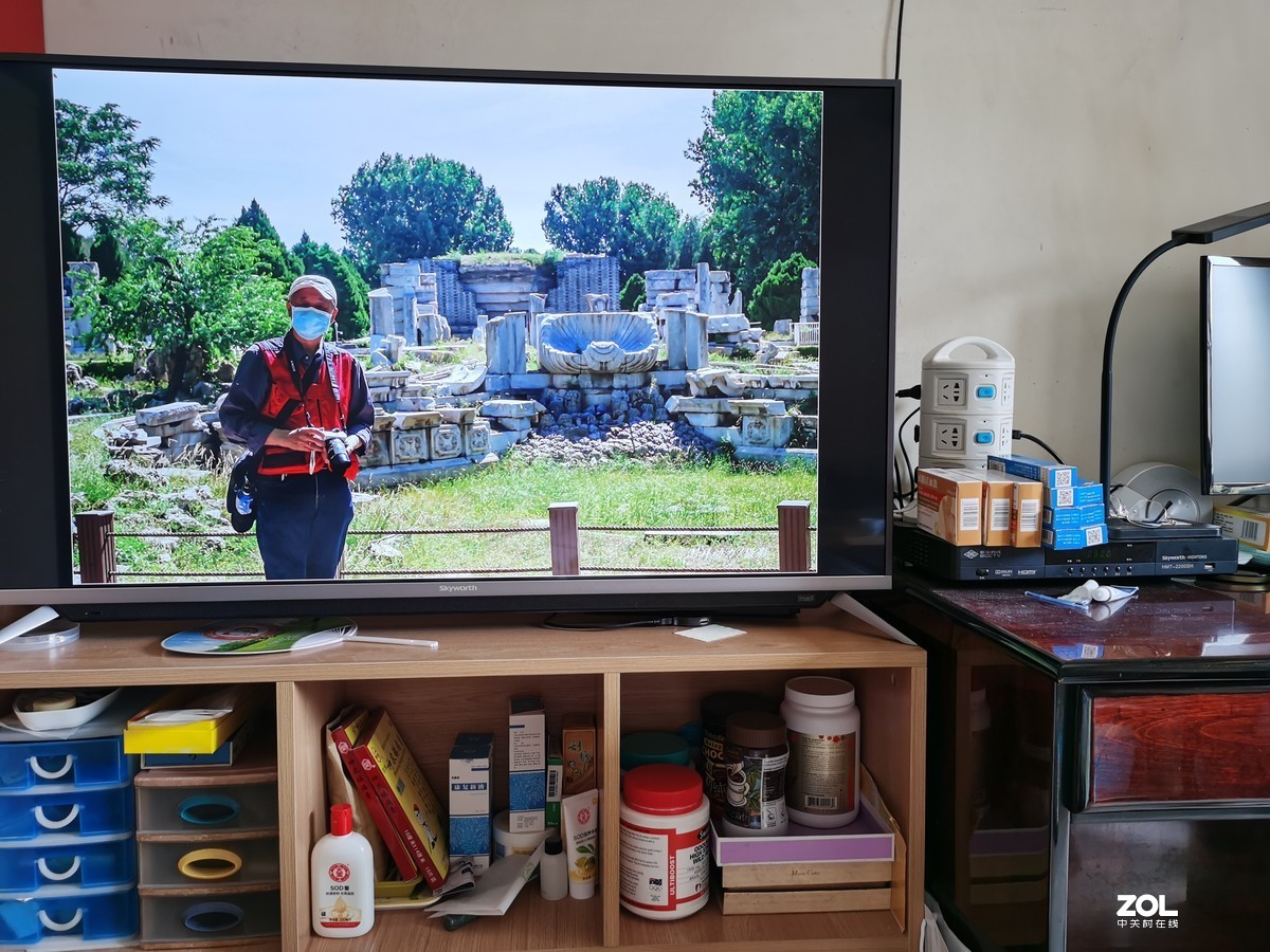 华为 MATE 30 刚刚到货，测试室内拍摄效果。