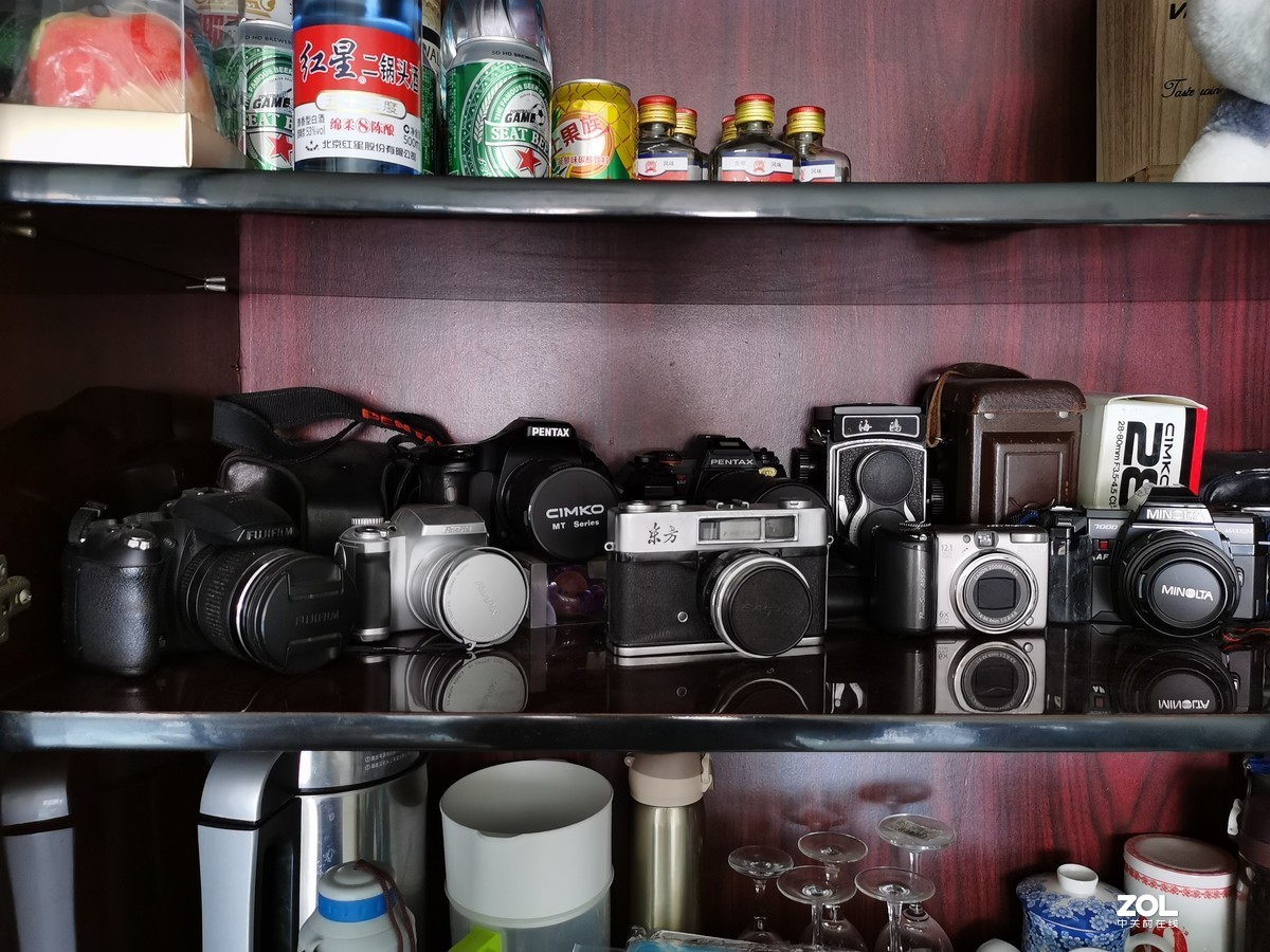 华为 MATE 30 刚刚到货，测试室内拍摄效果。