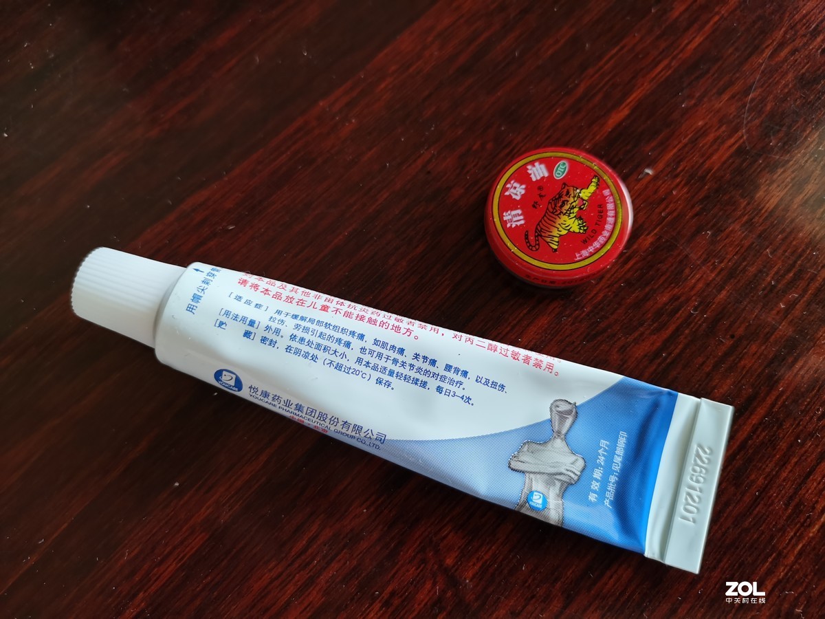 华为 MATE 30 刚刚到货，测试室内拍摄效果。