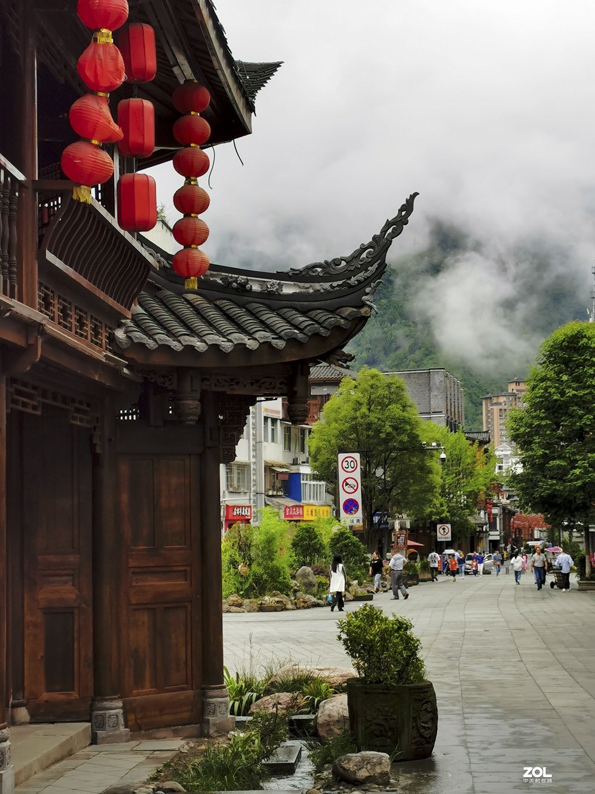 走进城口游土城老街