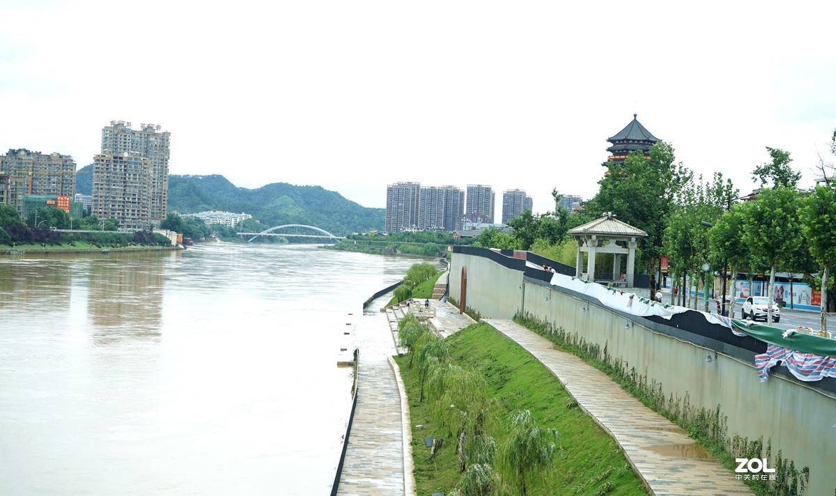 瓷都昌江洪峰缓慢回落