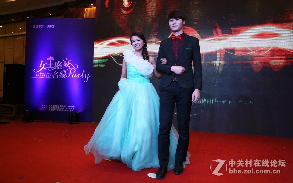 会场抓拍------模特登场