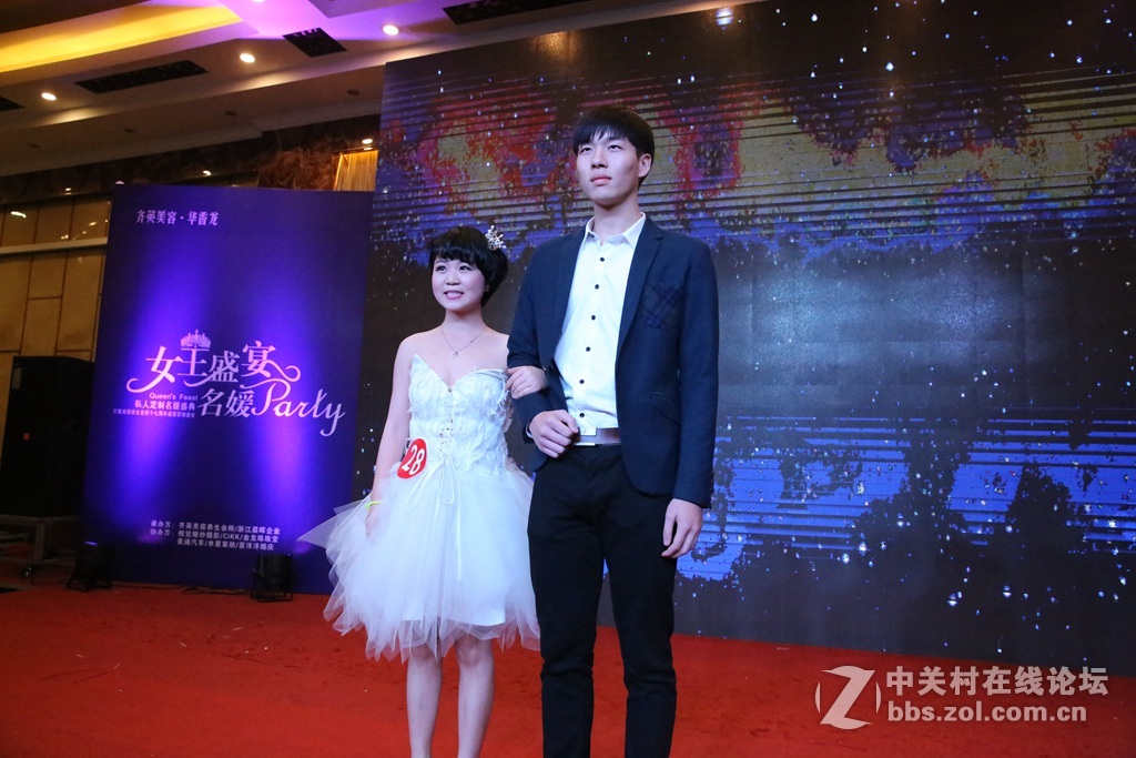 会场抓拍------模特登场