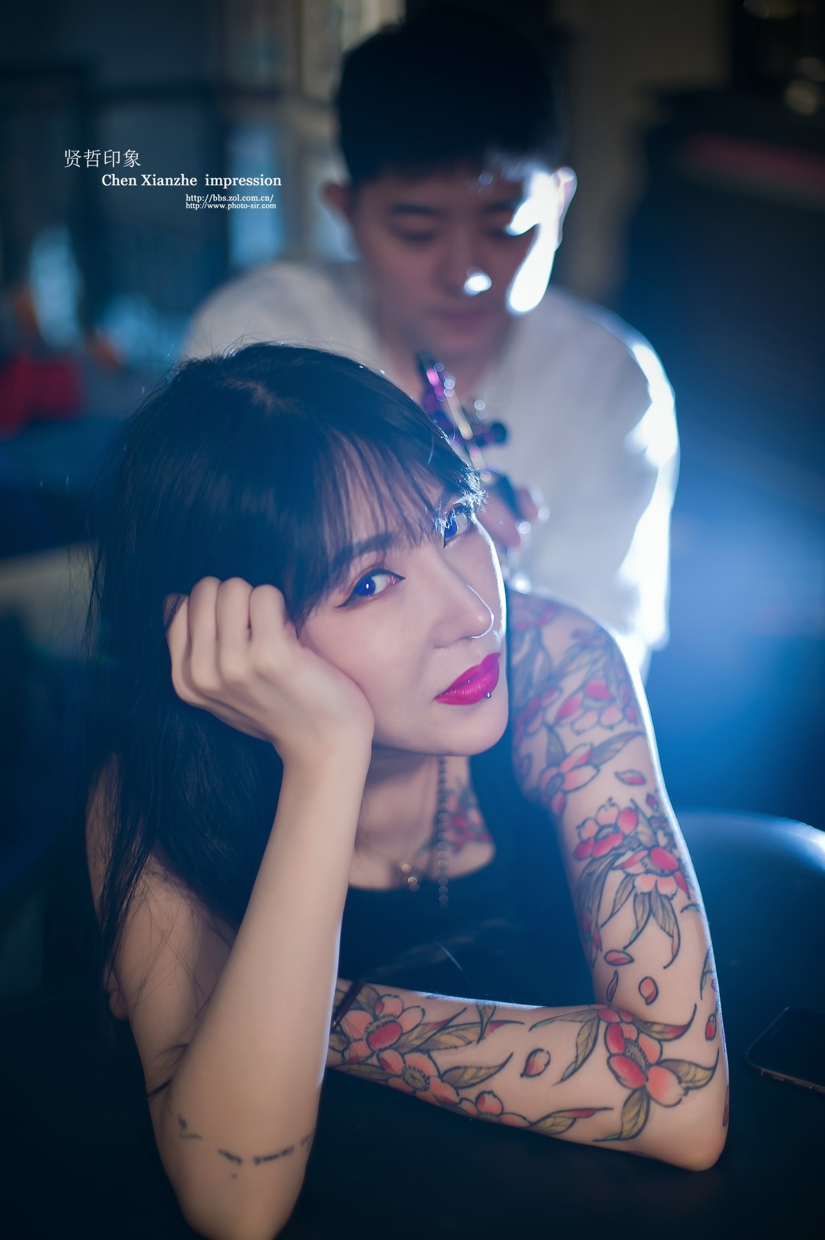 ---- 【 美 女 纹 身 师 】 ----