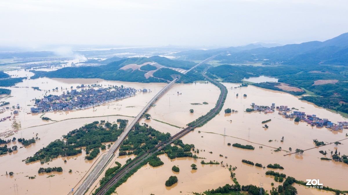 江西峡江：洪水来袭 水边镇党员干部“乘风破浪”逆行而上