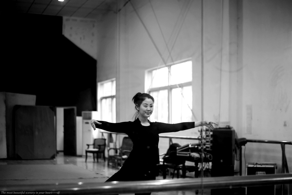 练功房美女《青春留影》～～～