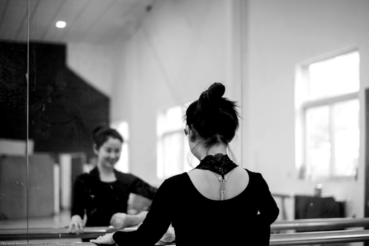 练功房美女《青春留影》～～～