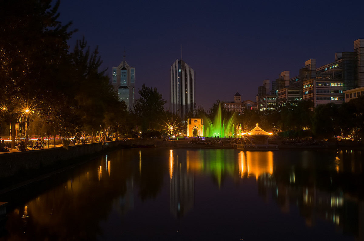 天津大学北洋广场夜色小景