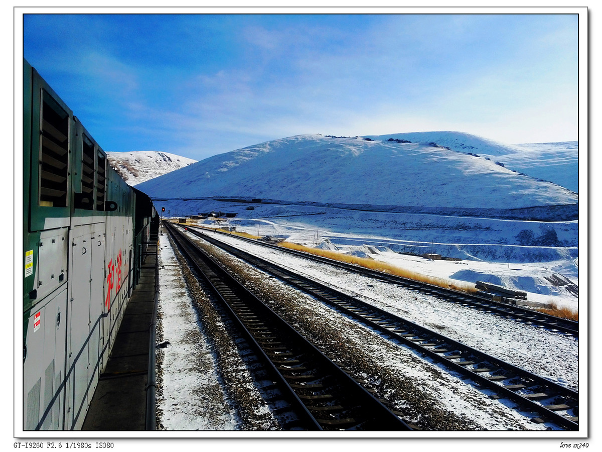 南疆铁路线的屋脊——乌斯特风光