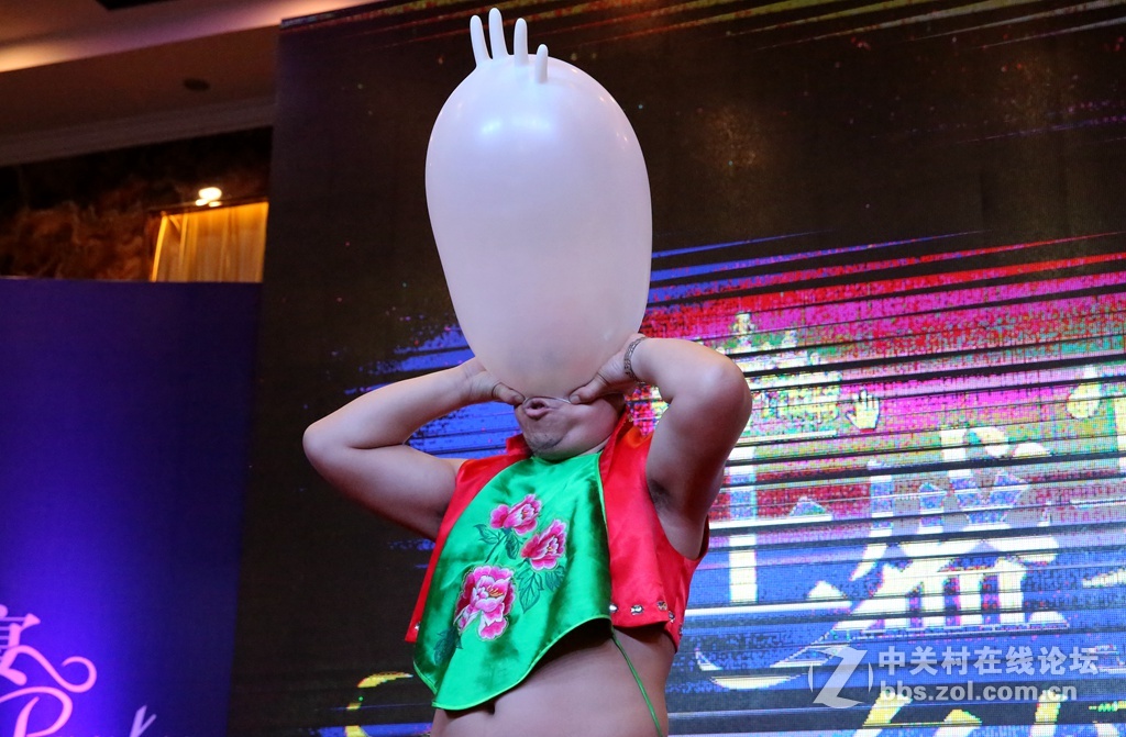 绝活二人转----鼻碎橡胶手套