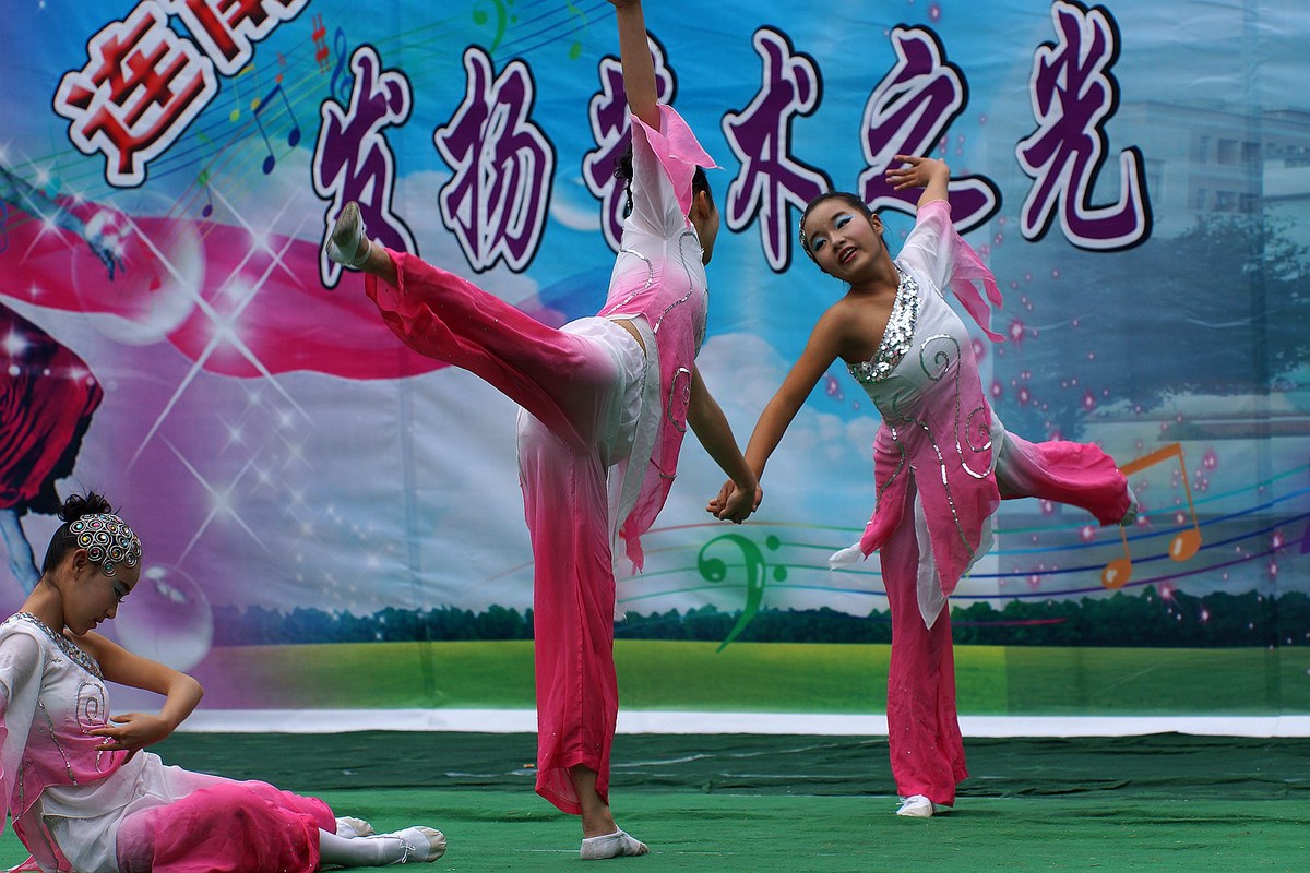 校园内文艺演出