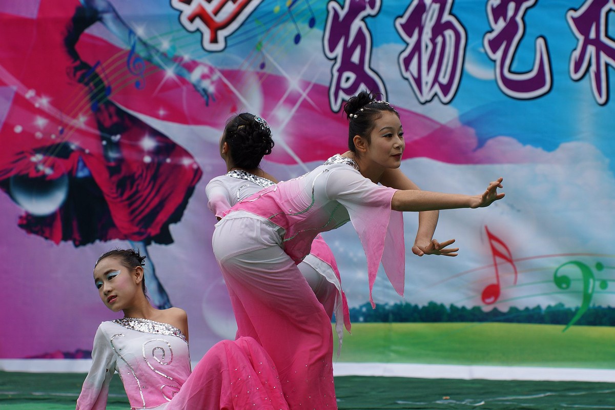 校园内文艺演出