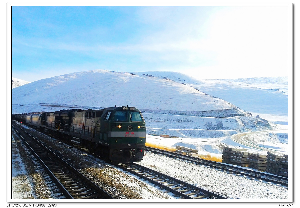 南疆铁路线的屋脊——乌斯特风光