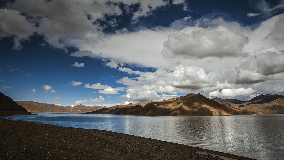 风  光  旖  旎  的  羊  卓  雍  错（续）