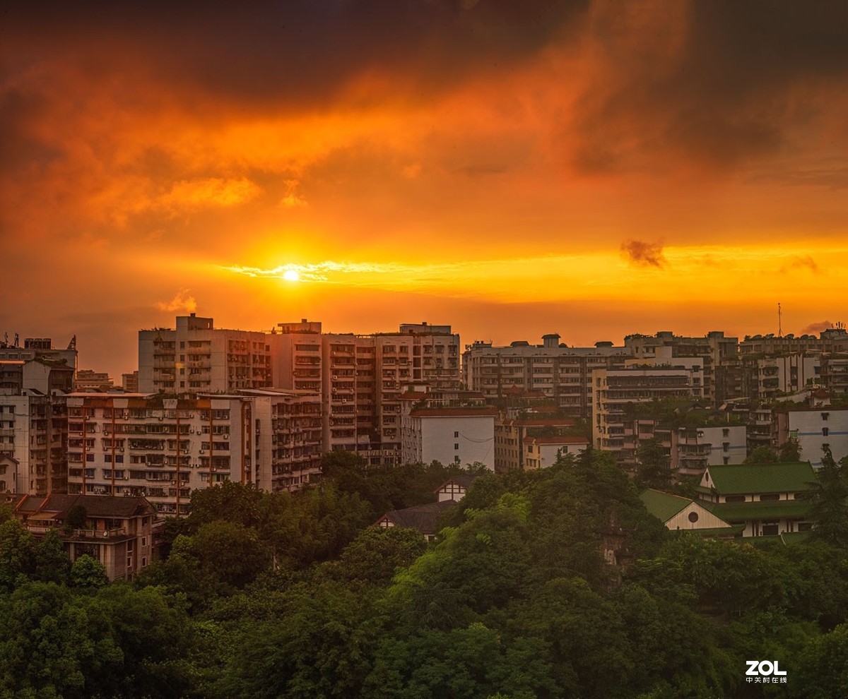 雨中彩霞格外美