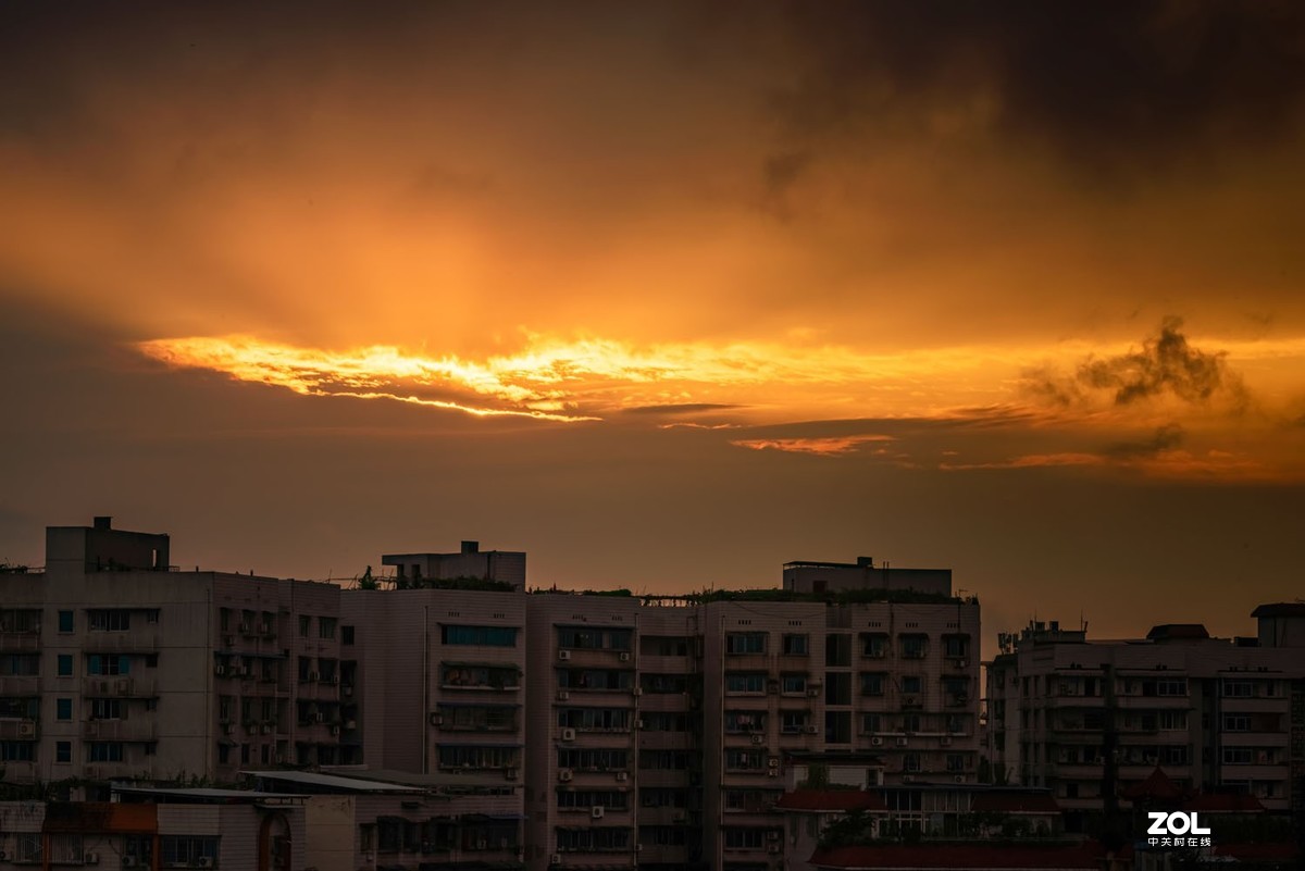 雨中彩霞格外美