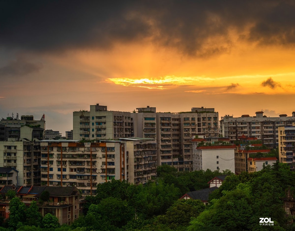 雨中彩霞格外美