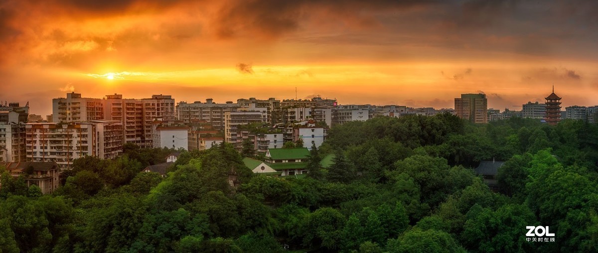 雨中彩霞格外美