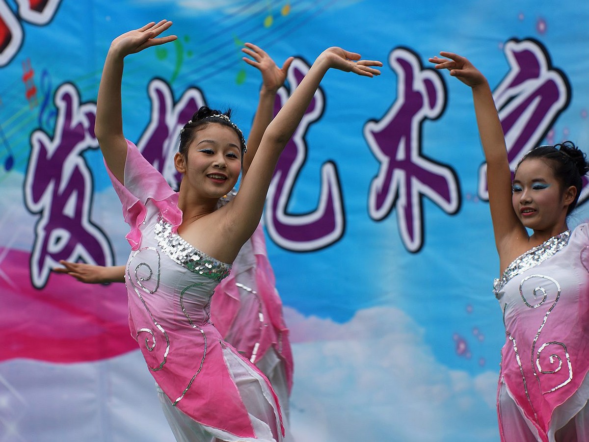 校园内文艺演出