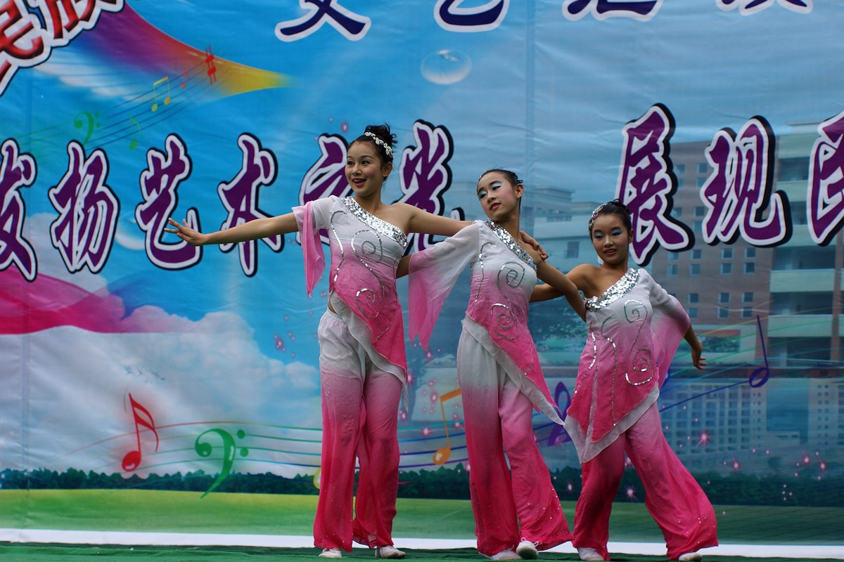 校园内文艺演出