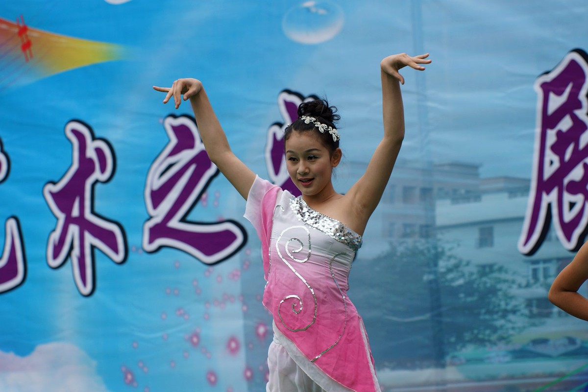 校园内文艺演出