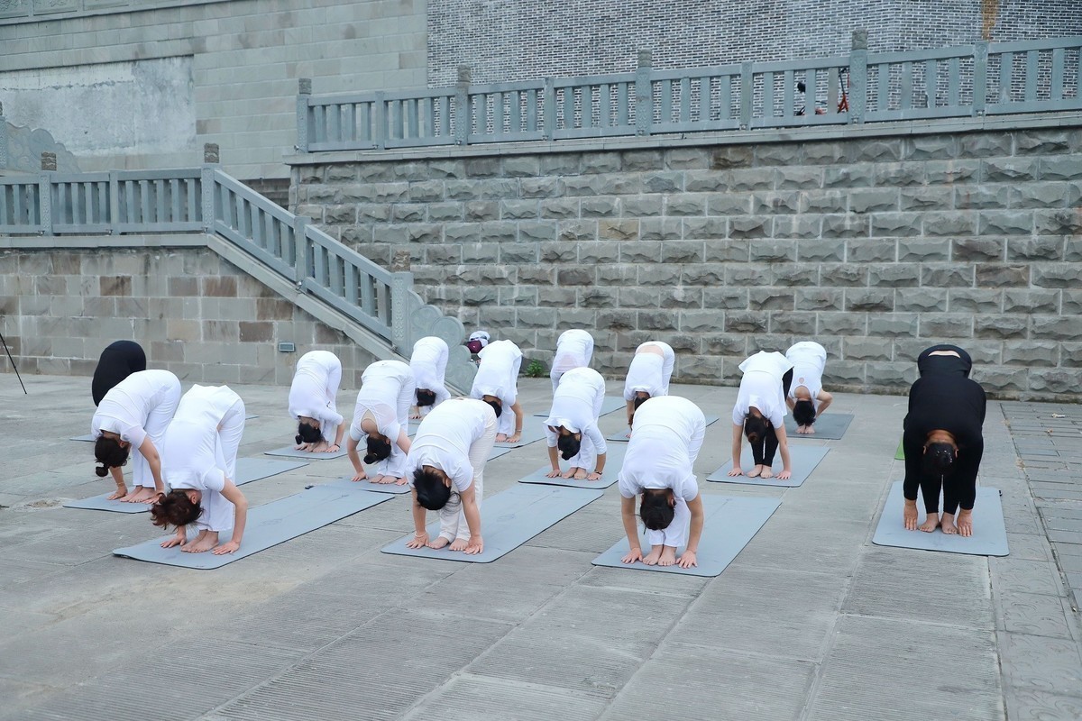 瑜伽能给予你自信、健康和美好