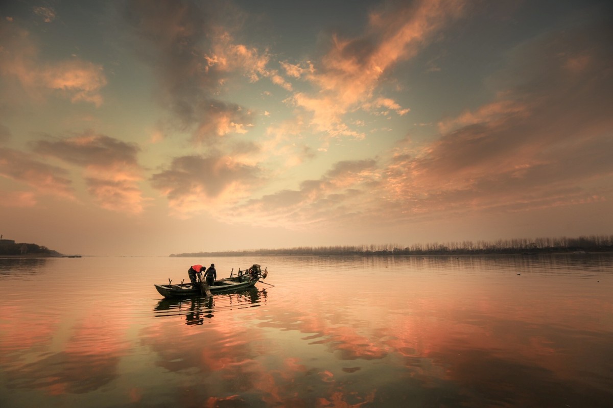 一步步滑进尼坑