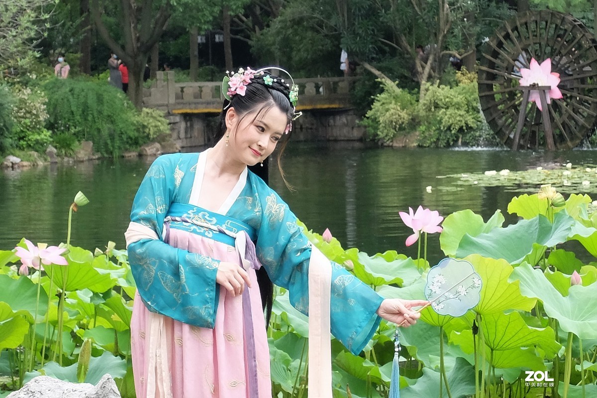 【靓女】——摄于上海古猗园