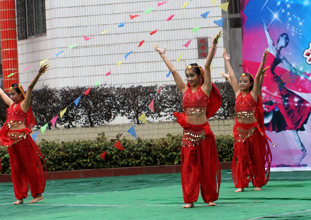 校园内文艺演出