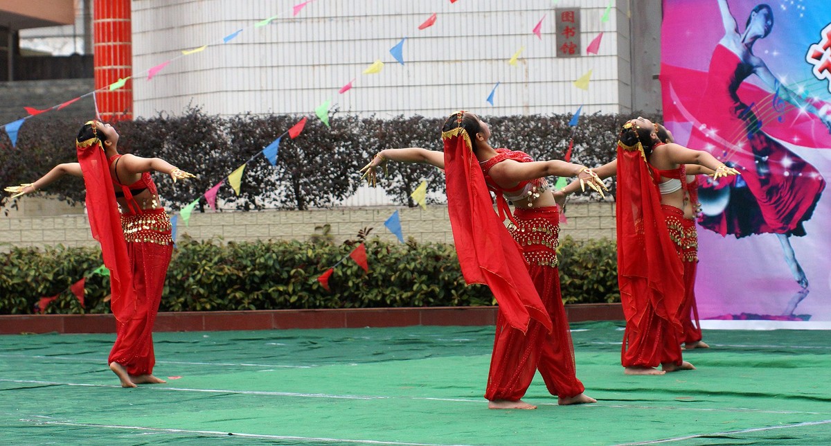 校园内文艺演出