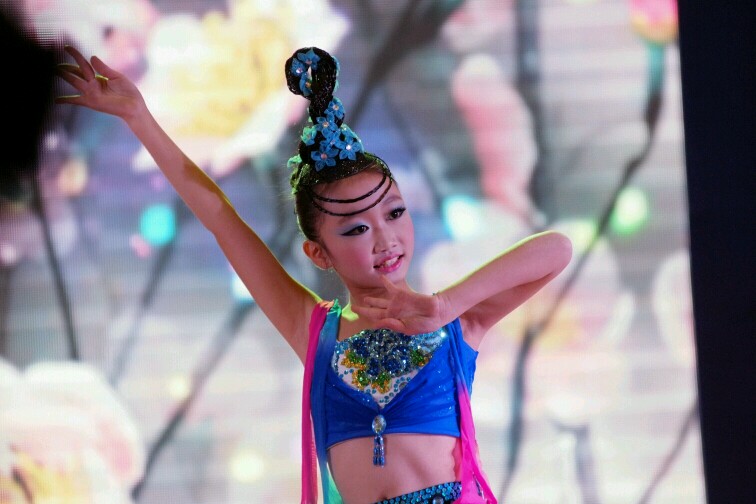 支持小钢炮星空(中国)继续发元旦拍的舞台片