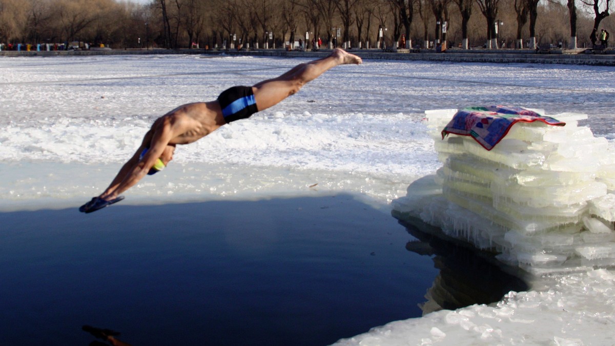 2015年元月2日拍摄 沈阳北陵公园 冬泳队的 新习作    祝福各位师友新年快乐 万事如意