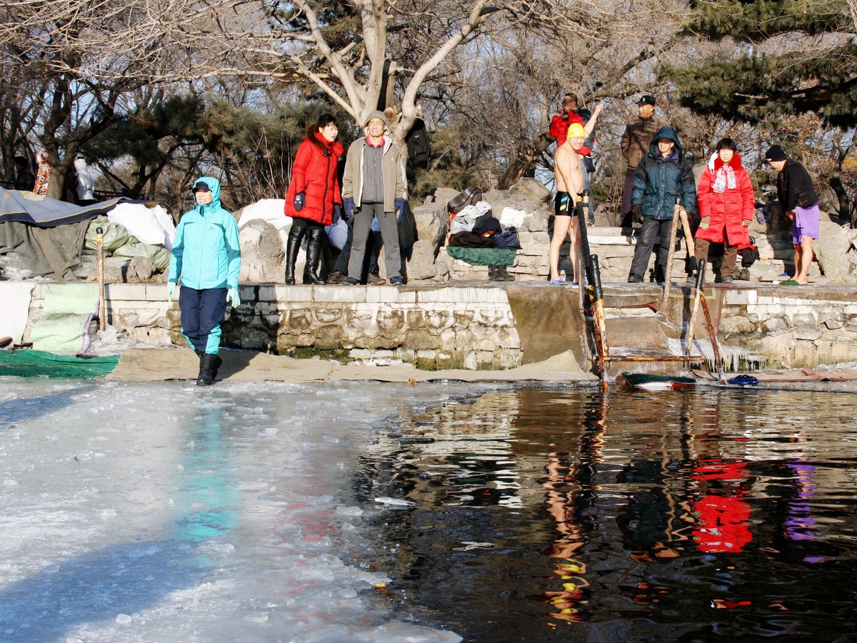 2015年元月2日拍摄 沈阳北陵公园 冬泳队的 新习作    祝福各位师友新年快乐 万事如意